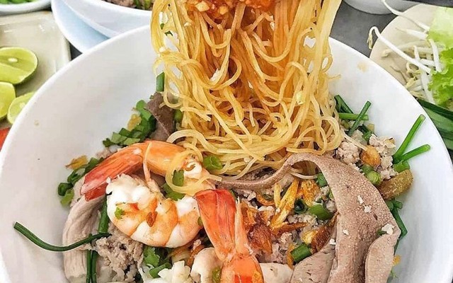 Hưng Ký Mì Gia - Tôn Đức Thắng