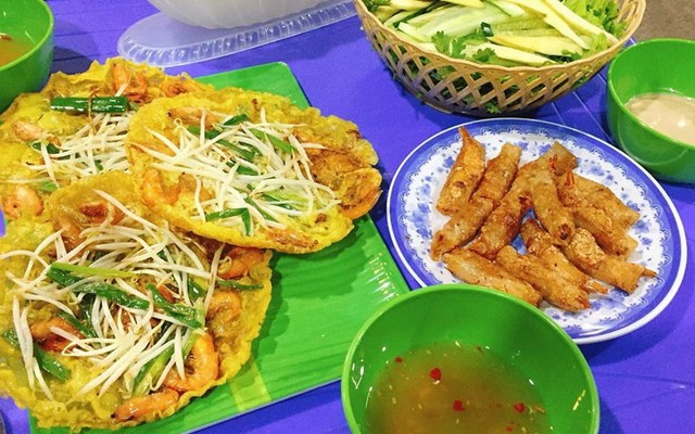 Tiệm Ăn Nhã Đình - Bánh Xèo Miền Trung - Trần Hoàng Na