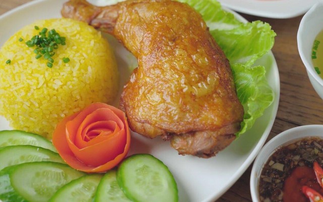 Cơm Gà Xối Mỡ Châu Phú - Hồ Học Lãm