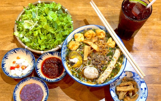 Cô Hương Béo - Bún Riêu Tóp Mỡ Mọc Giòn - Hậu Giang