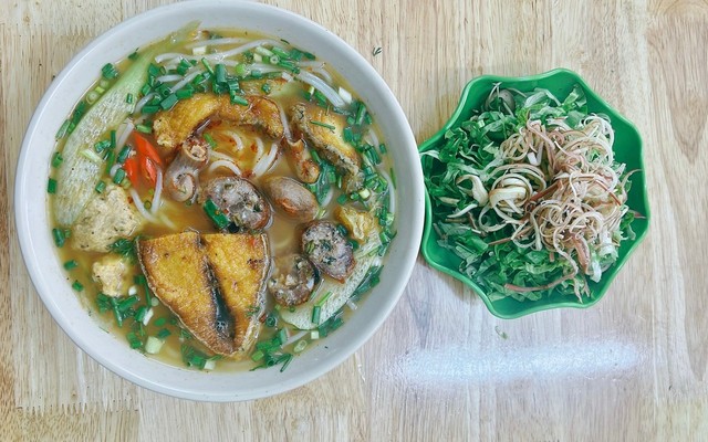 Bún Cá Cay Khổng Lồ - Phủ Thượng Đoạn
