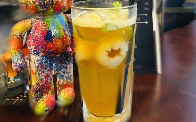 8 Coffee & Tea - 107 Hồ Quý Ly