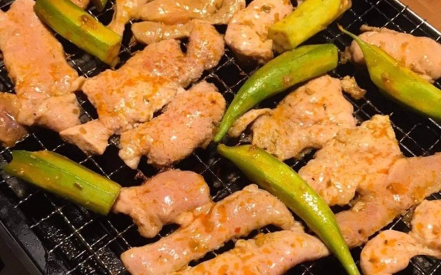 Vú Heo Nướng Yến Nhi - Đồng Văn Cống