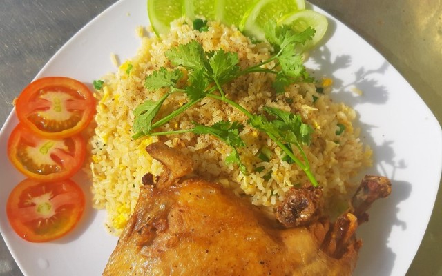 Cơm Gà Xối Mỡ Đông Nam - Tân Hương