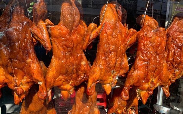 Vịt Quay Tiêu Tài Ký - Cách Mạng Tháng Tám