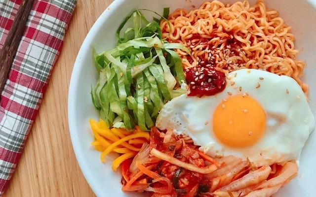 Hẻm Xanh Cà Phê - Mì Trộn Gà Cay