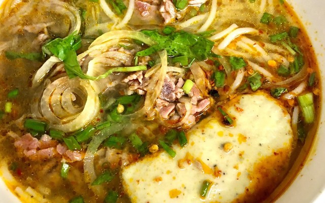 Bún Bò Huế Cô Tuyết - Phan Trung