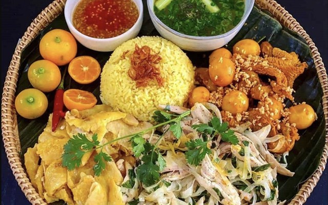 Cơm Gà, Cháo Gỏi & Miến Gà Đất Quảng Quán - Bùi Đình Tuý