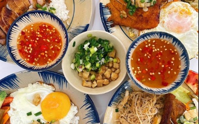 Cơm Cô Sáu - Cơm Tấm, Bánh Mỳ & Bánh Xèo