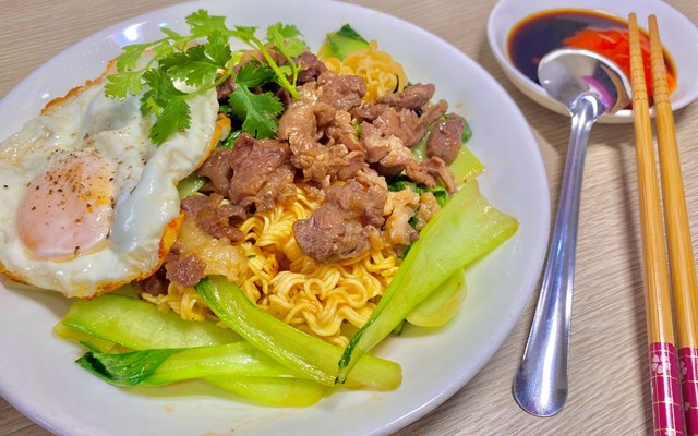 Cô Vy - Miến Xào Sốt XO & Nui Xào Bò - Đường Số 45