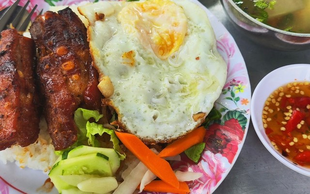 Quán Cơm Liễu - Cách Mạng Tháng Tám