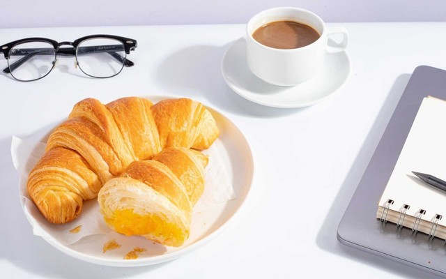 Bánh Mì Mực Ống - Kiến Vàng