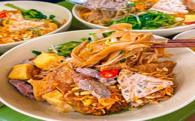 Quán Cô Nhàn Bánh Đa Trộn - Hoàng Cầu