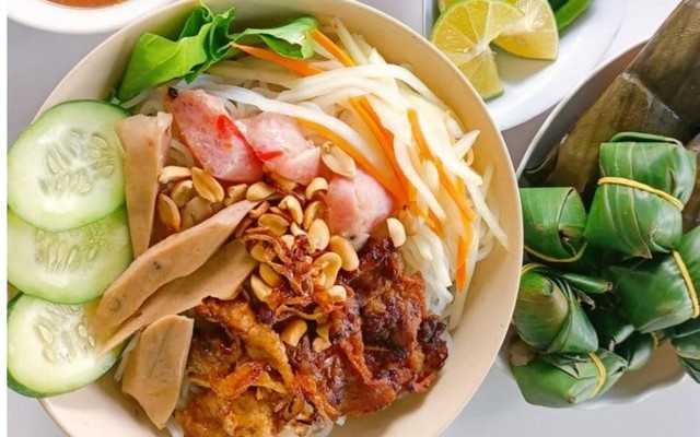 Cô Vân - Mì Quảng - Âu Cơ