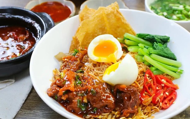 Ăn Vặt Vân Mập - Cá Viên Chiên, Mì Trộn & Bắp Xào - Đường Số 379