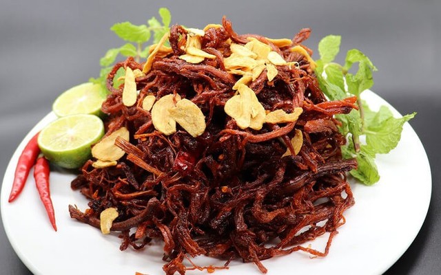 Ơ Quà Vặt - Nộm Bò, Bánh Bột Lọc & Nem Chua Rán