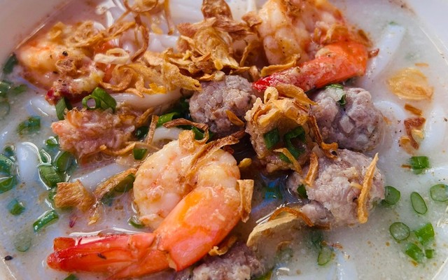 Ăn Vặt Chị 3 - Lê Văn Sỹ