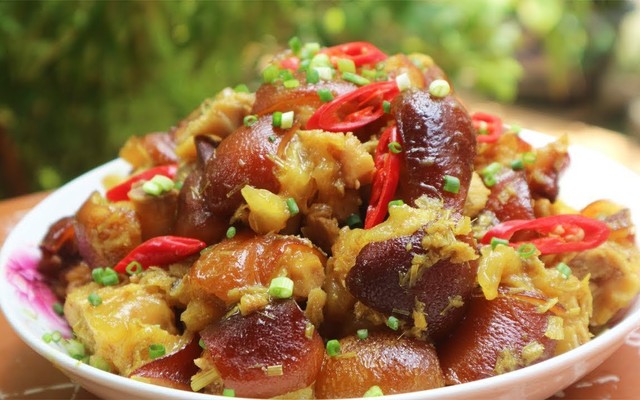 Quán Ăn Vặt Su Hao - Chân Gà Sốt Thái, Xôi Chiên & Mì Xào