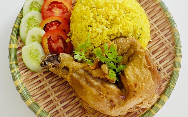 Zin Zin - Cơm Gà Xối Mỡ, Mì Cay & Bò Kho - Đường 30 Tháng 4