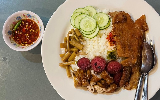 Cơm Tấm Lê Huỳnh - Nguyễn Văn Cừ Nối Dài