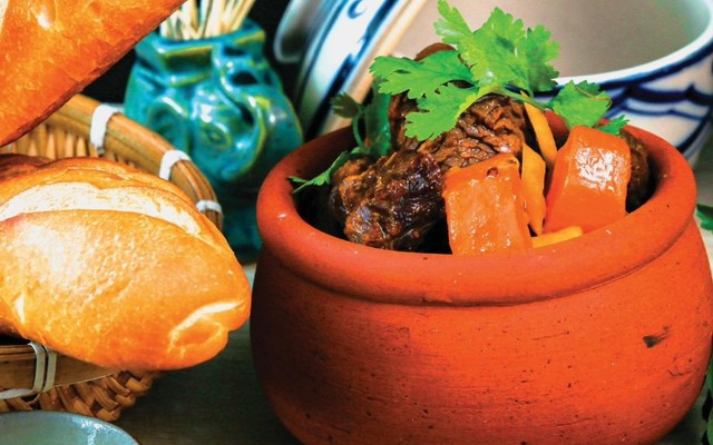 Tiệm Ăn Năm Xưa - Bún Bò Huế & Bò Kho - Q7