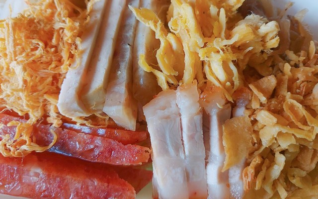 Bếp Nhà - Xôi Trộn, Cơm Sườn Muối Sả & Bánh Mì - Nguyễn Văn Linh