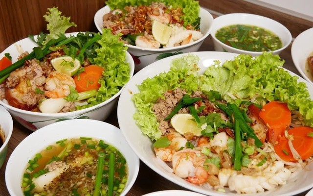 Hủ Tiếu Mì Hoàng Linh - Chung Cư Trần Kế Xương