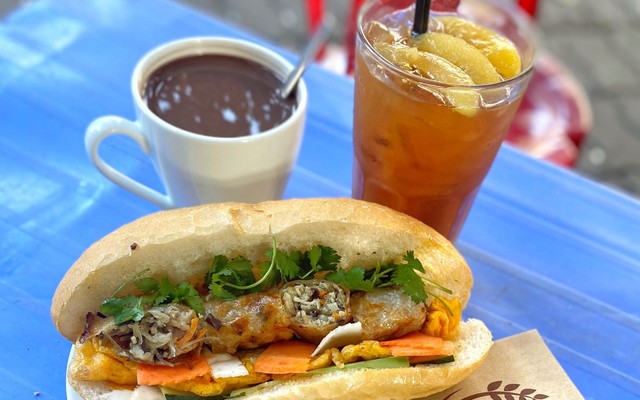 Bánh Mì Nem Rán Hàn Thuyên - Chợ Vũ Ninh