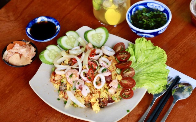 Tiệm Cơm Trưa - 366 Đống Đa