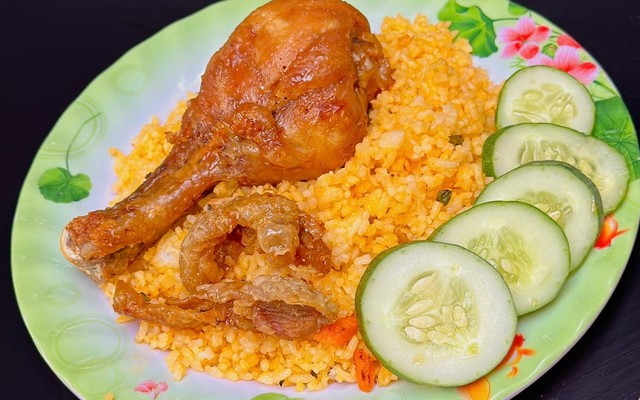 Cơm Gà Sinh Viên - Nguyễn Văn Cừ Nối Dài