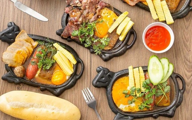 Bánh Mì Quốc Dân - Bánh Mì Chảo, Bittet & Xôi - Sài Đồng