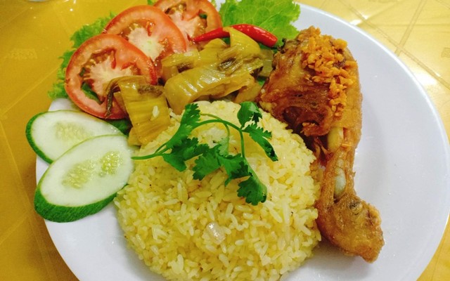 Cơm Gà Xối Mỡ Chị Tống - Nguyễn Văn Đậu