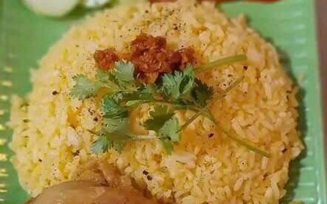 Quán Ăn Cô Nga - Cơm Gà Xối Mỡ & Chân Gà Rút Xương Sốt Thái