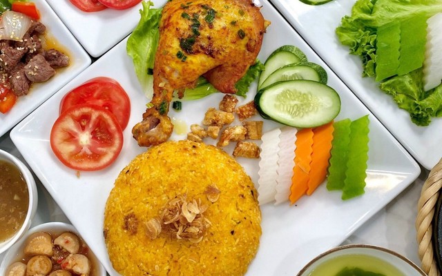 Cơm Sườn Nàng Tấm - 42A Âu Cơ