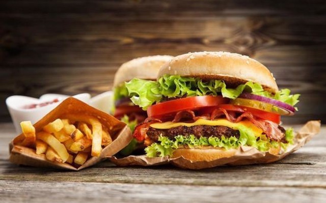 VY'S - Hamburger, Bánh Mì & Hột Vịt Lộn