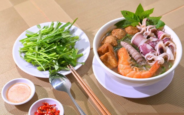 Ngân - Bún Thái & Hủ Tiếu Mực - Lý Thái Tổ
