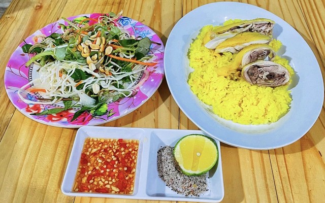 Cơm Gà Ta Số 8 - Hoàng Hoa Thám