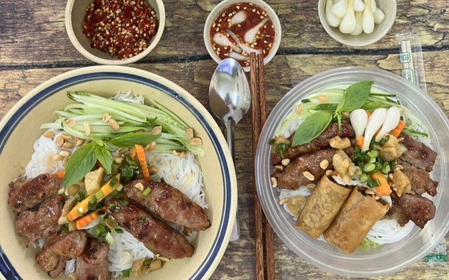 La Cà Quán - Food & Drink