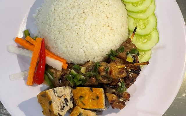 Cơm Tấm - Thịt Lụi Ba Làng