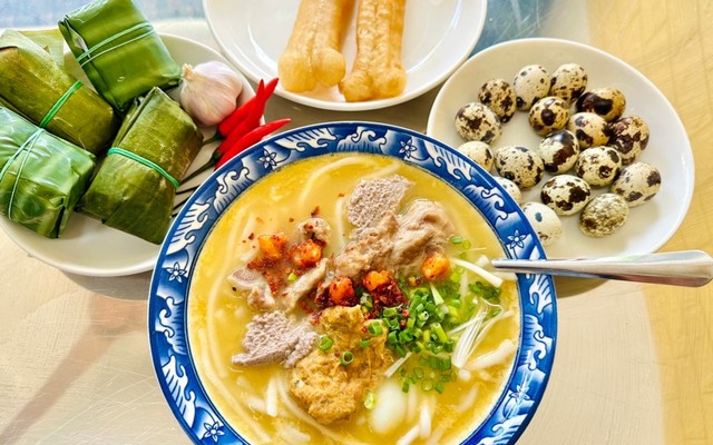 Quán A Hưng - Bánh Canh Huế 15k - 49/18 Ông Ích Khiêm