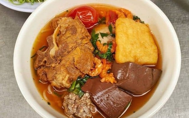 Bún Riêu Sumo - Cách Mạng Tháng 8