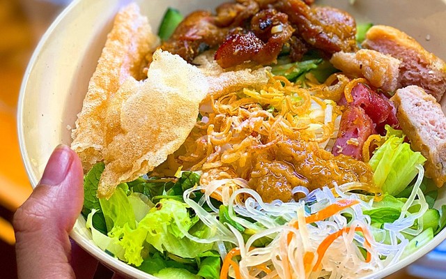Bún Thịt Nướng, Nem Chả Bốn Chiến
