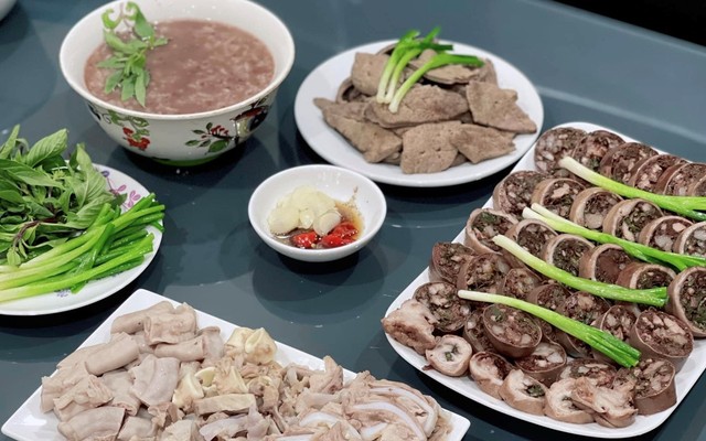 Quán Cháo Lòng Hai Chị Em - 44/51 Dư Hàng