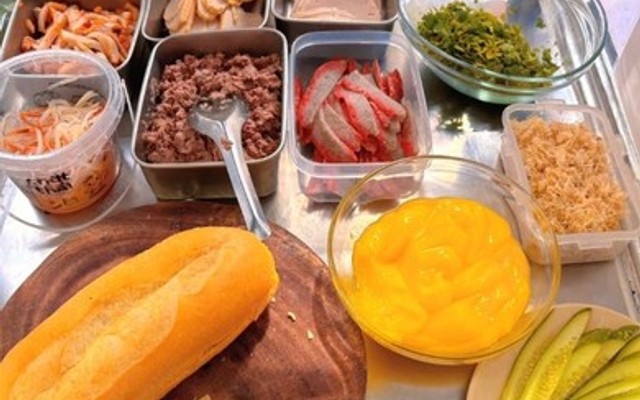 Bánh Mì & Bò Nướng Lá Lốt - Anh Anh