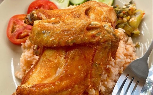 Cơm Gà Xối Mỡ - Trần Kế Xương