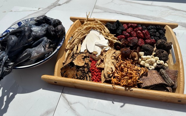 Gà Ác Tiềm Thuốc Bắc Anh Ký