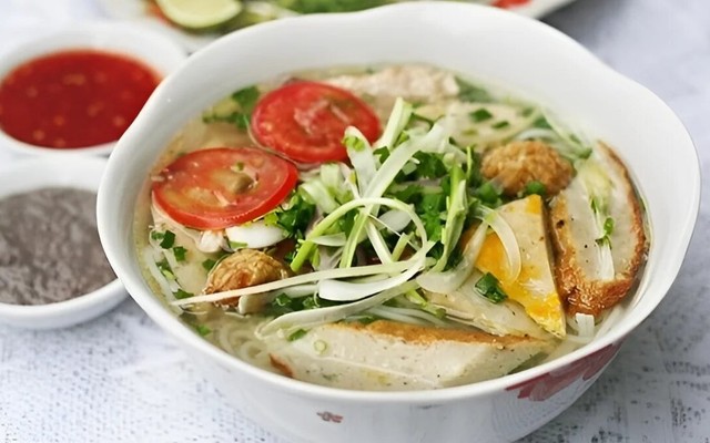 Bánh Canh Chả Cá Phan Thiết Linh - Bún Chả Cá & Gỏi Cuốn Cá Trích - Phan Văn Trị