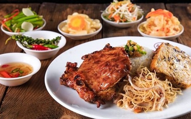 Căn Tin Cổng Đỏ - Cơm Trưa Văn Phòng & Ăn Vặt