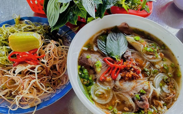 Trọng Nghĩa Quán - Bùi Quốc Khánh