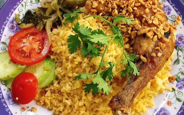 Đà Lạt Quán - Lẩu Gà Lá É Chua Cay & Chân Gà Lắc Lư